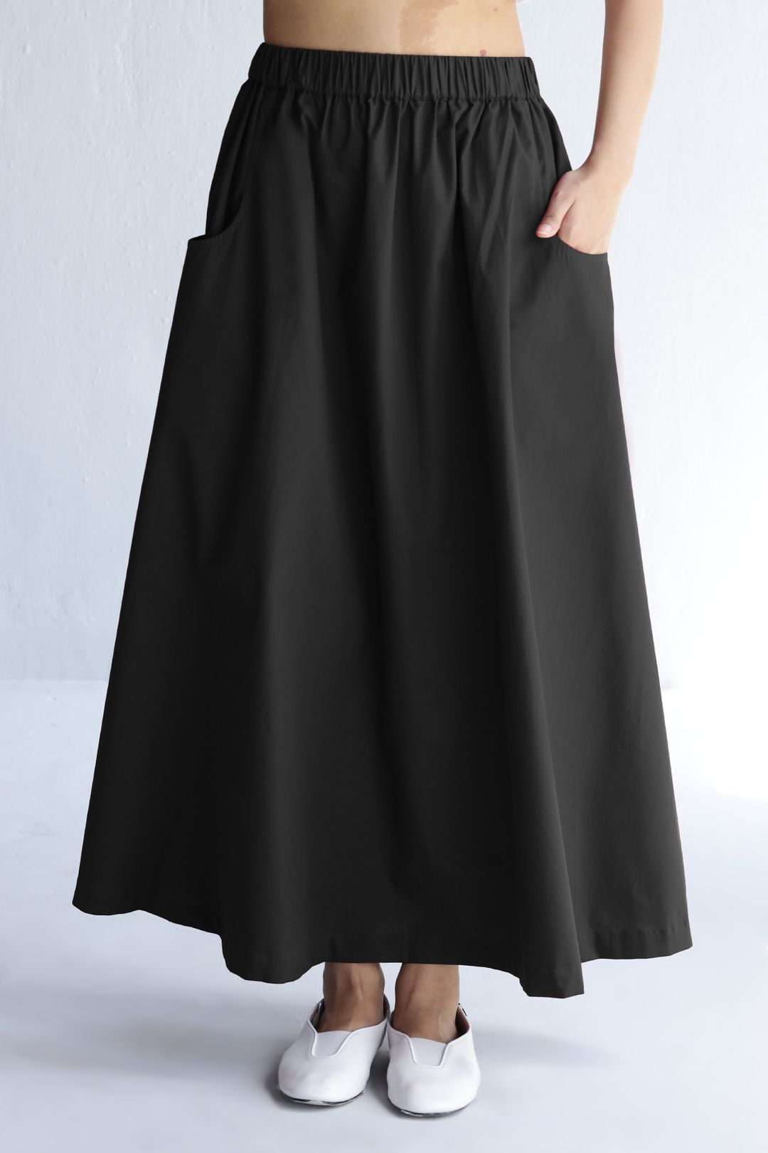 Aiko Skirt: Ivory Black – OZiSS
